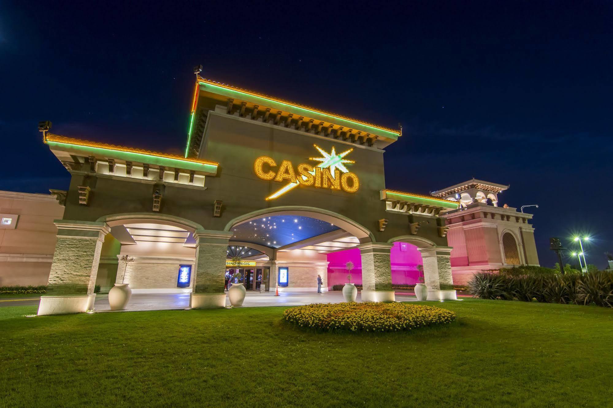 Hotel Casino Magic 네우퀜 외부 사진